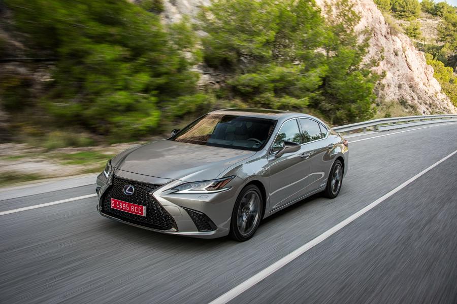 Lexus ES300h F-Sport 2018 года  (WW) (фото 46 из 46)